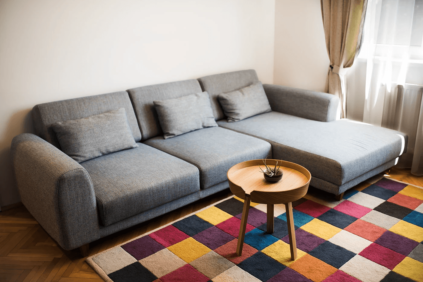 Apartament cu bucătărie galbenă în Cluj-Napoca (22)