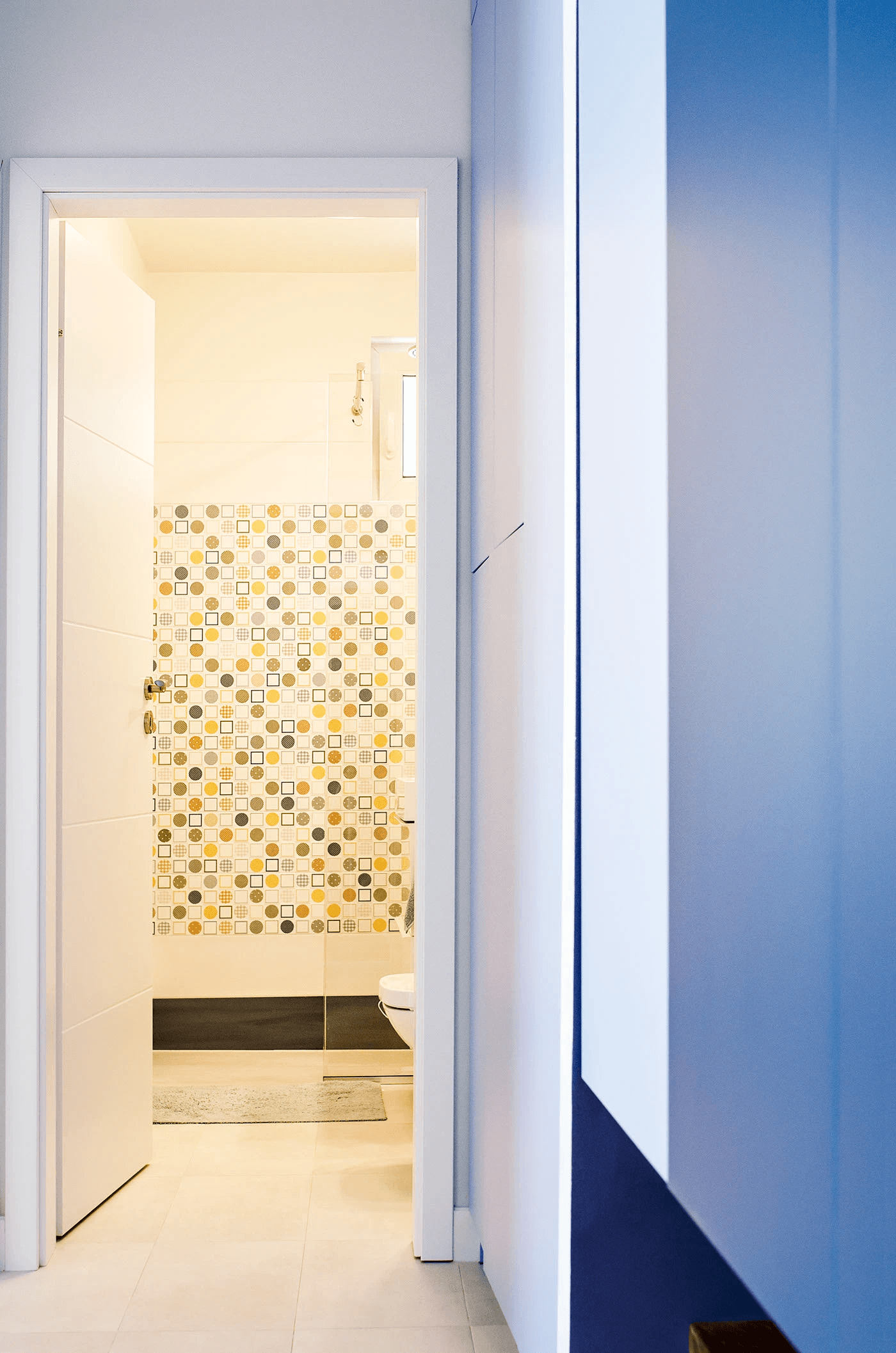 Apartament cu bucătărie galbenă în Cluj-Napoca (24)